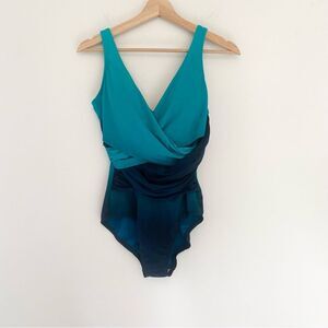 Lands End hombre teal to navy one piece swim suit size 10